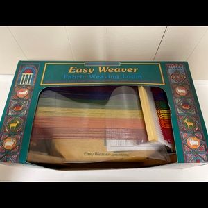Never opened Easy Weaver loom with yarn